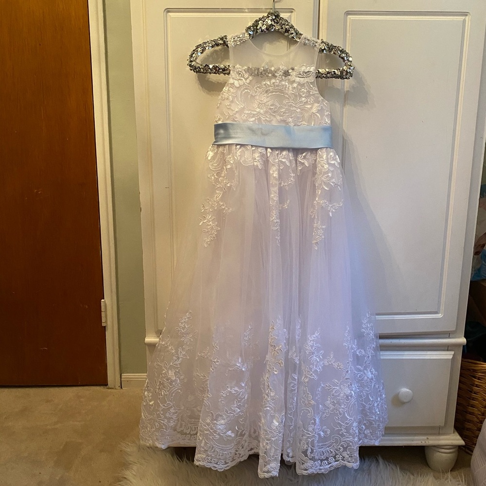 Lace and tulle flower girl dress NWT